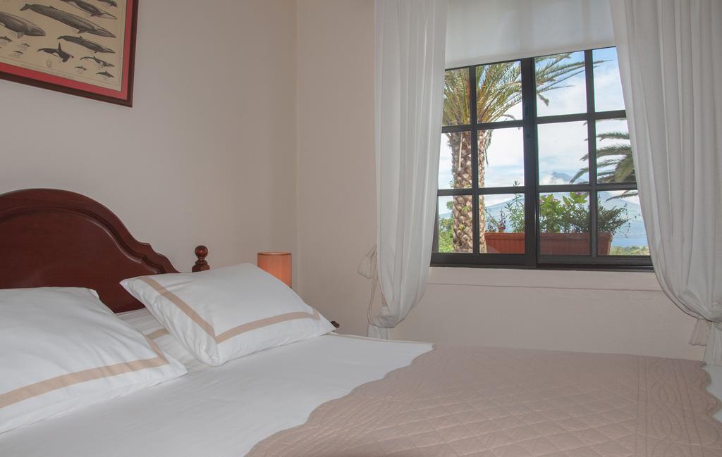 Bed and Breakfast Vila Belgica Horta  Pokoj fotografie