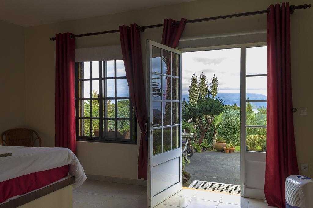 Bed and Breakfast Vila Belgica Horta  Pokoj fotografie